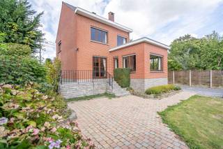 Century21 ImmoNero stelt voor, deze uitstekend gelegen woning, in een rustige straat op wandelafstand van treinstationTerhulpen met een zeer...