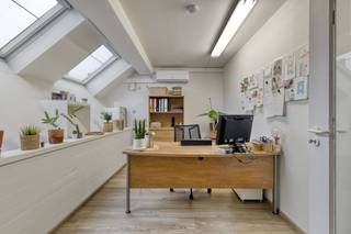 Vous recherchez l'emplacement idéal pour votre entreprise au cœur de Bruges ? Ce spacieux immeuble de bureaux de 518 m² situé dans la...
