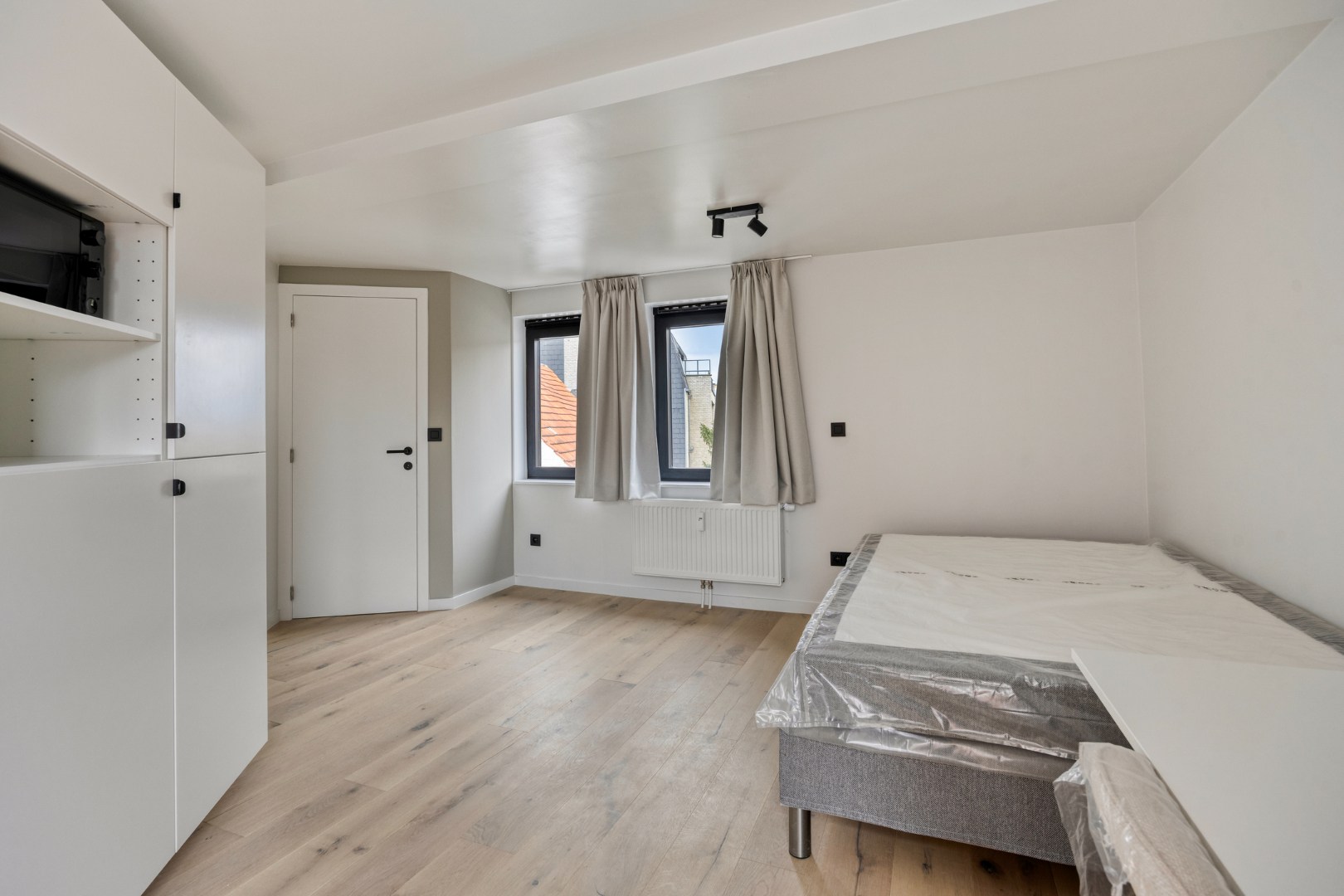 Volledig gerenoveerde en gemeubelde studentenkamers met privé-sanitair. - foto 5