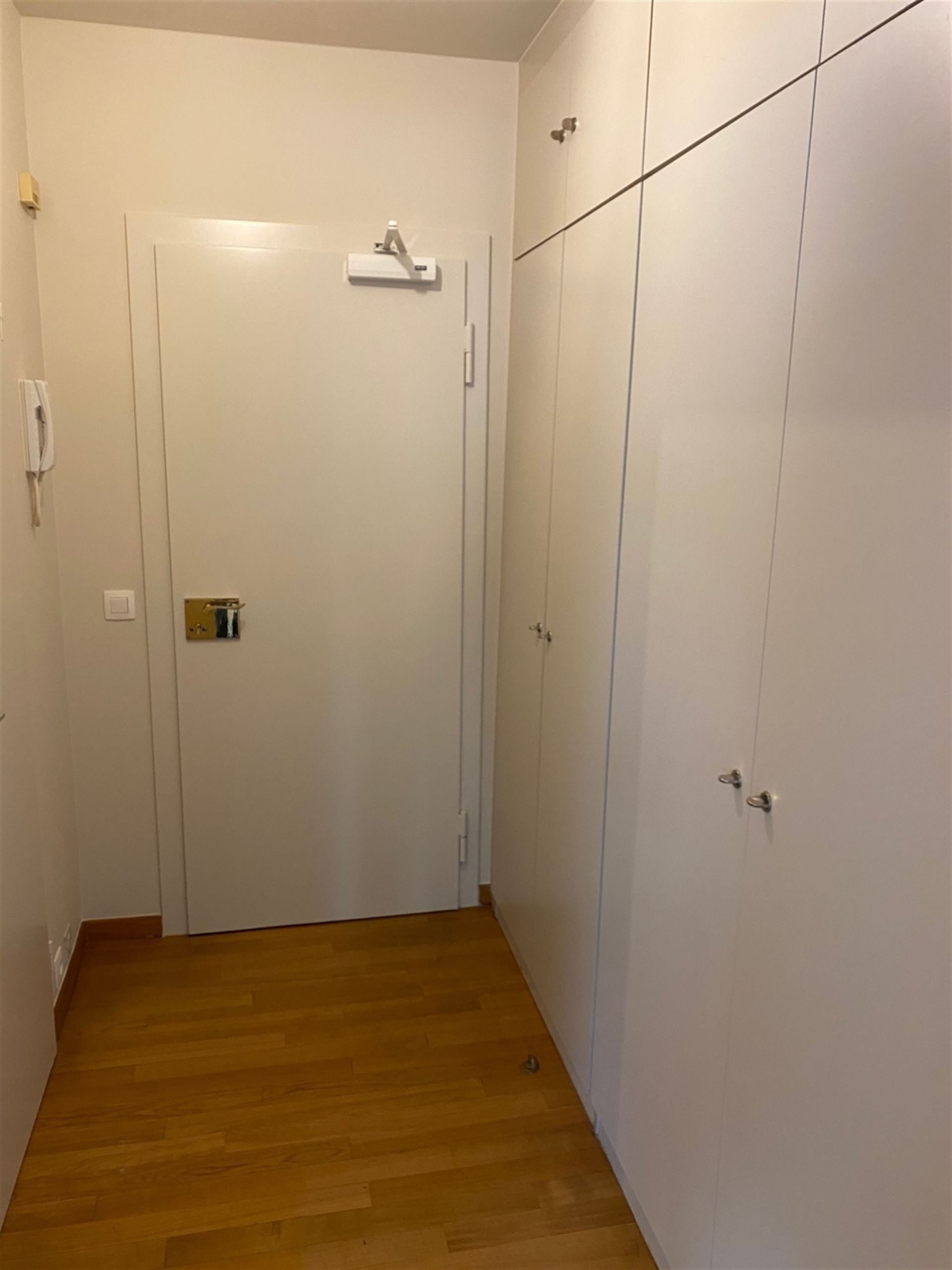 Gerenoveerd appartement met 2 slaapkamers en terras - foto 5