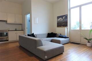 GENT - Smidsestraat 45: Op zoek naar een gezellig appartement nabij Sint-Pietersstation te huur in Gent? Dan is dit pand mogelijk iets voor u. De...