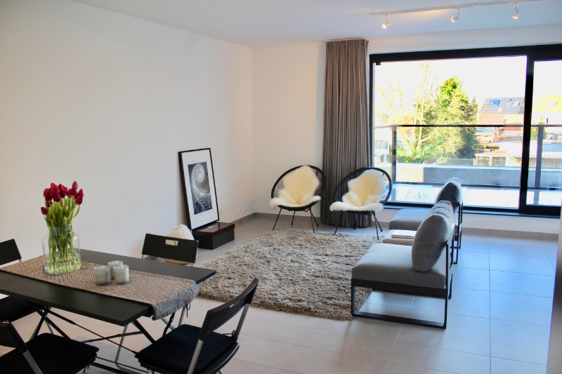 Appartement met 2 slaapkamers, terras en autostaanplaats - photo 2