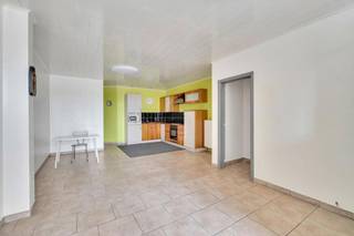 Gelijkvloers appartement van 85 m² met één slaapkamer op wandelafstand van centrum Tienen. Bovendien beschikt het appartement eveneens over een...