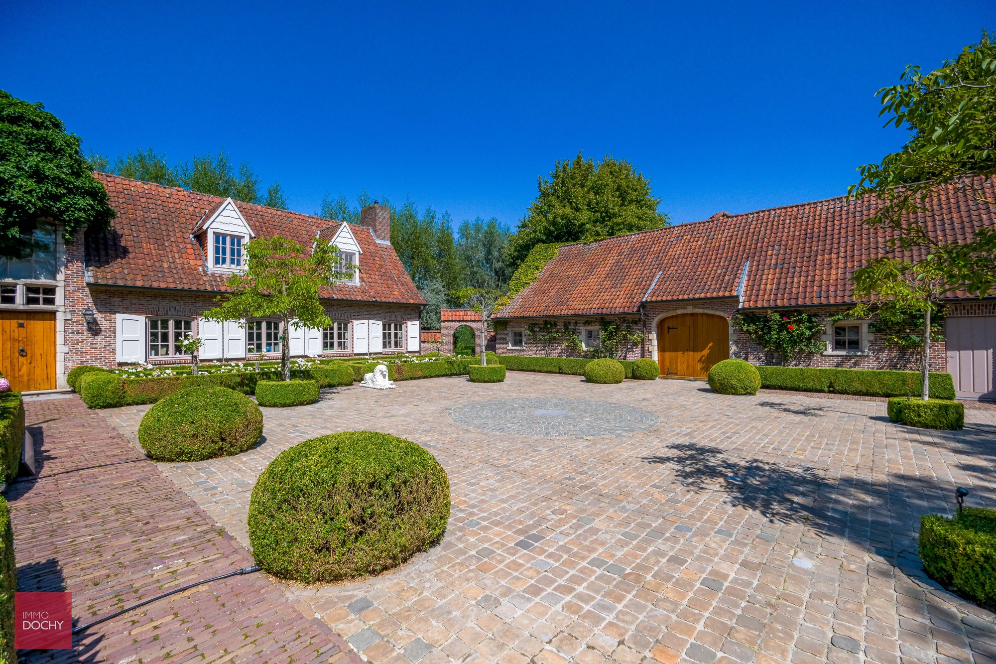 Ruim villa-landhuis met zwembad en poolhouse - foto 1