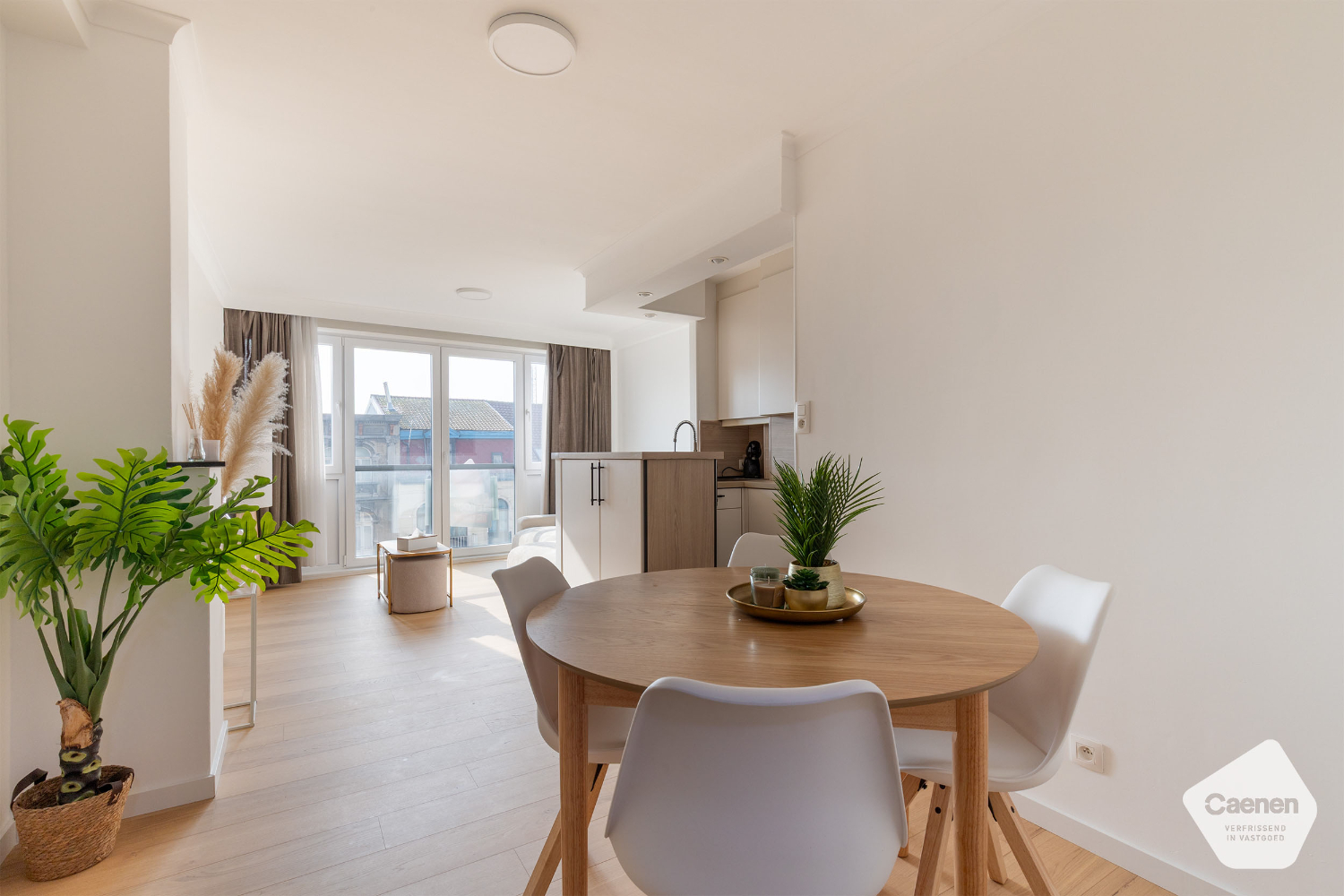 Stijlvol gerenoveerd appartement met moderne afwerking - foto 3