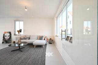 Deze nieuwbouw woning met 3 slaapkamers en een bewoonbare oppervlakte van 200 m² is gelegen op een perceel van 432,81 m² in de nieuwe...