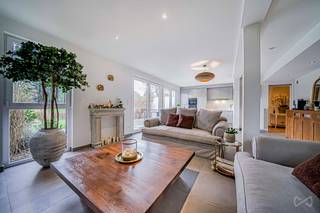 WE INVEST Sud-Luxembourg presents this superb duplex with garden, offering the comfort of a real house, ideally located in Autelbas, a quiet...