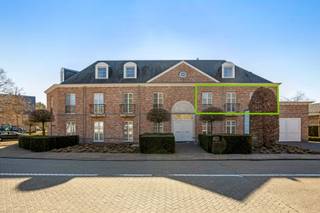 BEZOEK AANVRAGEN ENKEL MOGELIJK VIA VOLGENDE LINK: https://mijnhuurprofiel.be/property/7aa71144-cc0e-4a02-ba53-fc10237edf61/overzicht<br /><br />Dit appartement is gelegen in het centrum van Lichtaart op wandelafstand van winkels, scholen, openbaar vervoer, horeca...<br /><br />Dit appartement is gelegen op de 1ste verdieping en is voorzien van alle comfort. Via de inkomhal kom je in de leefruimte met open keuken die is uitgerust met een kookplaat, afzuigkap, koelkast, vaatwasser, oven en voldoende opbergruimte. <br /><br />De nachthal geeft toegang tot de 2 slaapkamers, wasplaats, gastentoilet en badkamer, deze is voorzien van een douche, ligbad en dubbele wastafel in meubel.<br /><br />In de kelder is een berging en autostaanplaats inbegrepen.<br /><br />Huurprijs: €1.000/maand | gemeenschappelijke kosten: €50/maand | beschikbaarheid: onmiddellijk | EPC: 97 kWh/m² (label A)