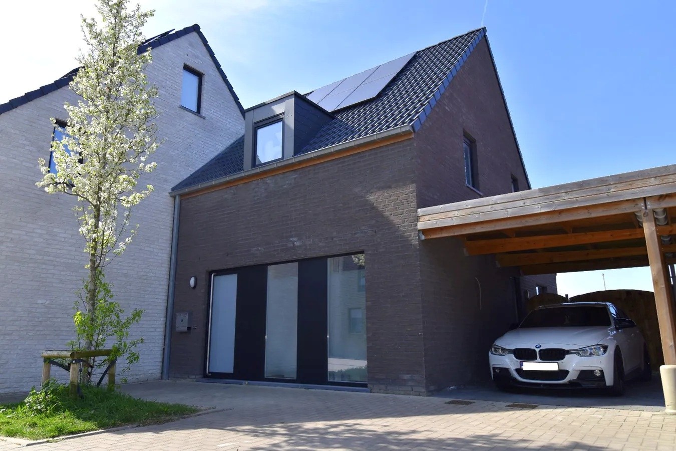 Nieuwbouwwoning met 3 slaapkamers en carport gelegen in een kindvriendelijke wijk te Heule - foto 1