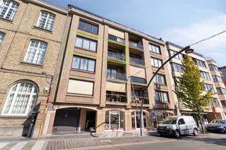 In het hart van Roeselare, op wandelafstand van winkels, horeca en het station, vinden we dit ruim en instapklaar appartement terug. Het...