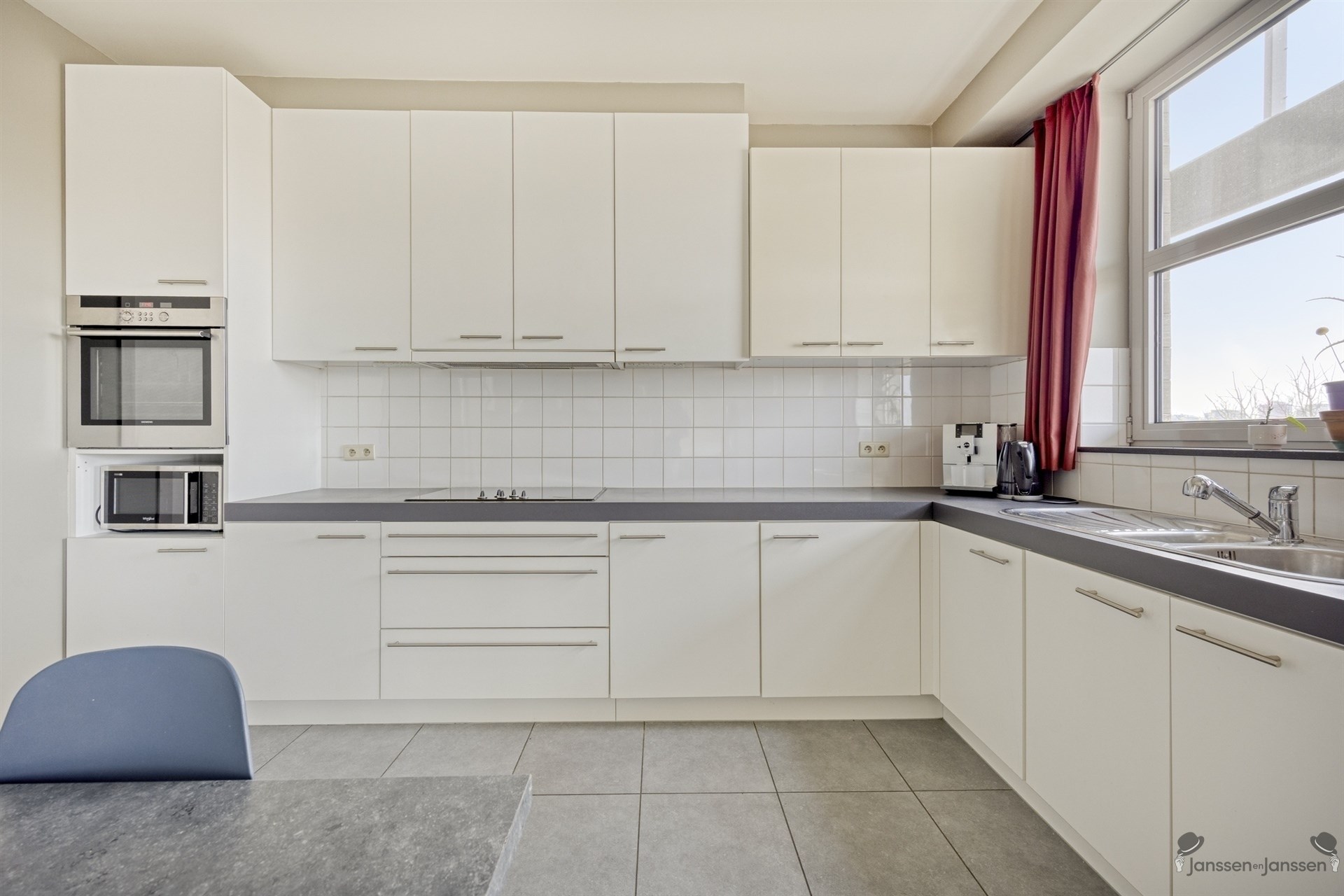 Ruim appartement met 3 slpk's, terras en 2 ondergrondse staanplaatsen - foto 5