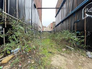 Bouwgrond op zeer centrale ligging vlakbij winkels, openbaar vervoer en de grote verbindingswegen.Er is een bouwvergunning afgeleverd voor het bouwen...