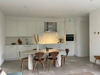 Mooi recent appartement met een bewoonbare oppervlakte van +/-101m2, gelegen op de 2de verdieping van Residentie “Le Carré Blanc”. Het appartement...