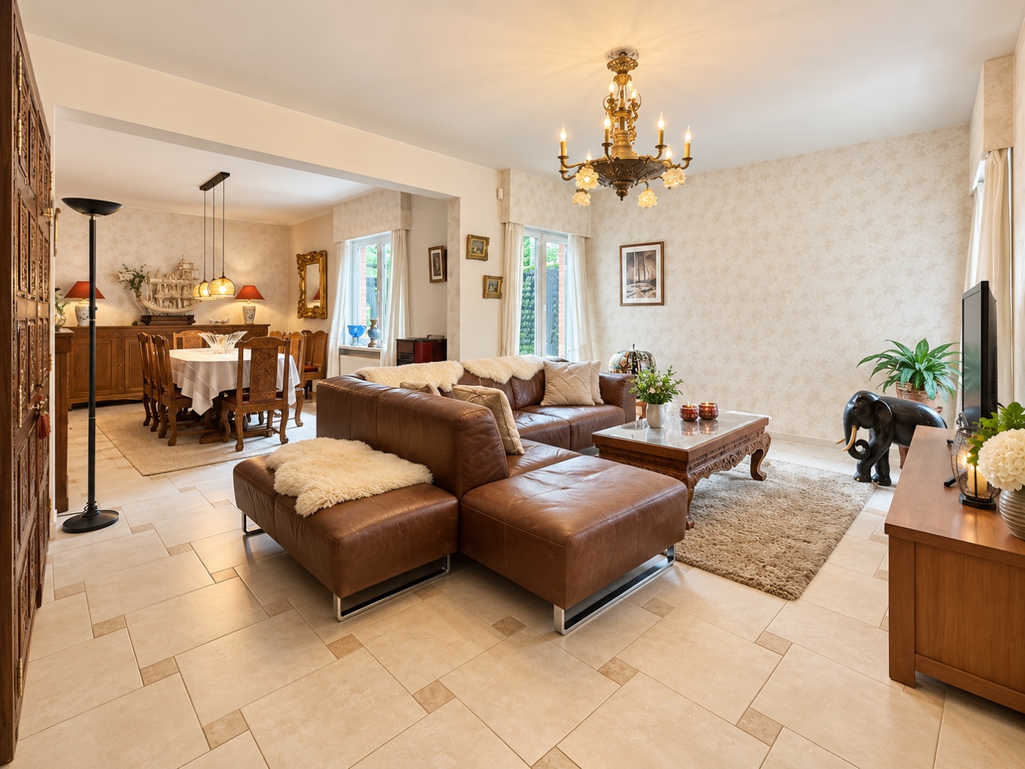 Overname, commercieel gelegen gebouwen complex met woning, magazijn (100m²), kantoor en appartement - photo 5