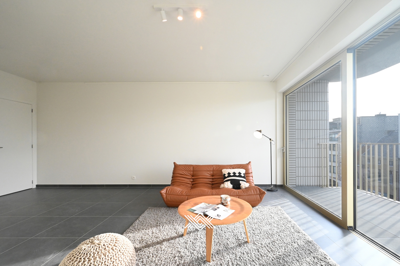 Appartement met 2 slaapkamers gelegen op de Markt van Deinze - foto 1