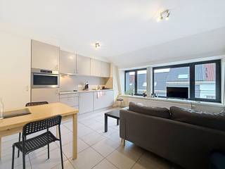 Keizer Karelstraat 220: Energiezuinig appartement met 2 slaapkamers gelegen nabij Gent Zuid
Indeling als volgt: Leefruimte, open keuken, 2 slaapkamers, badkamer met douche.
Fietsenberging aanwezig
€850 + €40
Beschikbaar vanaf 1/08