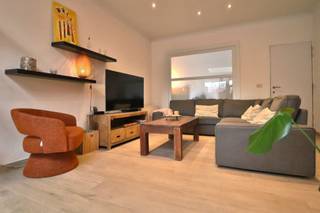 WARM AANGEKLEDE INSTAPKLARE WONING IN BISSEGEM De woning geniet van een op en top gezelligheid en is klaar om een leuk gezinnetje te verwelkomen.Een...