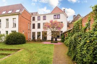Unieke kantoorruimte in historisch pand in hartje MechelenBent u op zoek naar een kantoorruimte met karakter, uitstraling en een vleugje grandeur?...