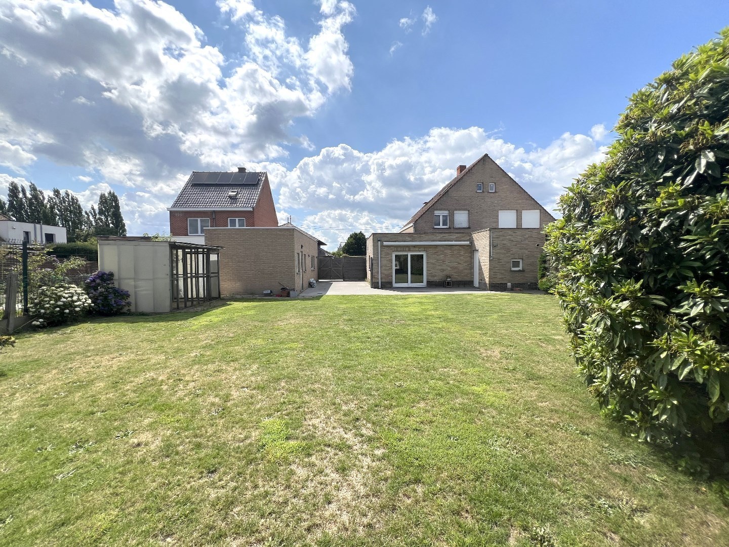 Halfopen bebouwing met 3 slaapkamers, tuin en garage te koop in doodlopende straat te Wevelgem - foto 2