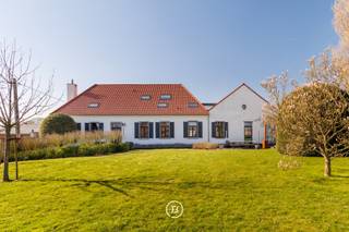 Het Molenhof is een prachtig gerenoveerde vierkantshoeve uit de 18de eeuw, gelegen in het hart van het Pajottenland. Deze unieke eigendom...