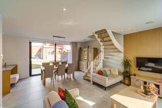 Beschrijving:Deze recente, volledig afgewerkte en instapklare woning is rustig gelegen in Vremde en biedt alle comfort voor hedendaags wonen. Dankzij...