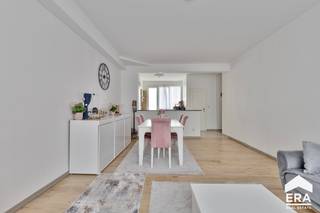 Welkom in dit gezellige en lichtrijke 1-slaapkamerappartement, ideaal gelegen in Koekelberg, op een steenworp van winkels, openbaar vervoer...