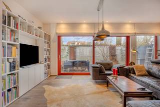 Ready to move in 3-bedroom home near the Kruispoort. Features: basement with equipped desk, 32 m² city terrace with roof terrace and view of...