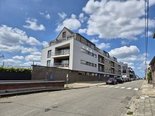 Dit ruime duplex appartement bevindt zich in het hartje van Aalter, nabij het station. Pro's van deze ligging: optimale bereikbaarheid met...