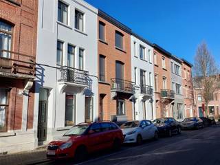 Cette maison exceptionnellement spacieuse de 195 m² est située à Mechelen Noord, près de Telenet et à distance de marche du centre-ville animé...