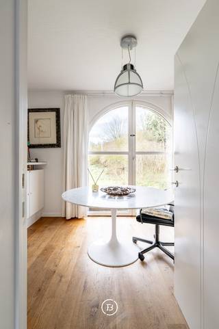 Gelegen in de residentiële wijk Witte Burg in Oostduinkerke bevindt zich deze villa uit 1987 op een ruim perceel van 1.755 m² en met een...