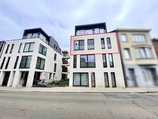Cet appartement moderne dispose de deux chambres, d'une belle cuisine et d'une terrasse confortable. L'appartement bénéficie d'un emplacement idéal...