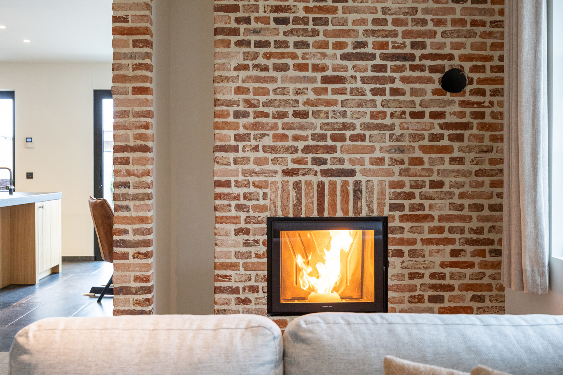 Kwaliteitsvolle energiezuinige woning met 5 slaapkamers op een rustige ligging in Merksplas. - foto 4