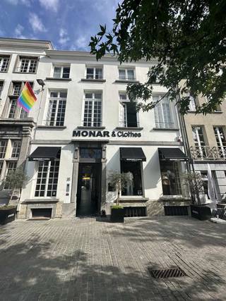 Indeling: Deze stijlvolle gemeubelde studio is gelegen in de woongalerij 'Cornelis Floris' in de Everdijstraat in Antwerpen. Een voormalig...
