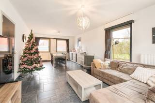 Deze woning uit 2008 combineert comfort met een ideale ligging. De lichtrijke veranda en zuidgerichte, volledig omheinde tuin zorgen voor een...