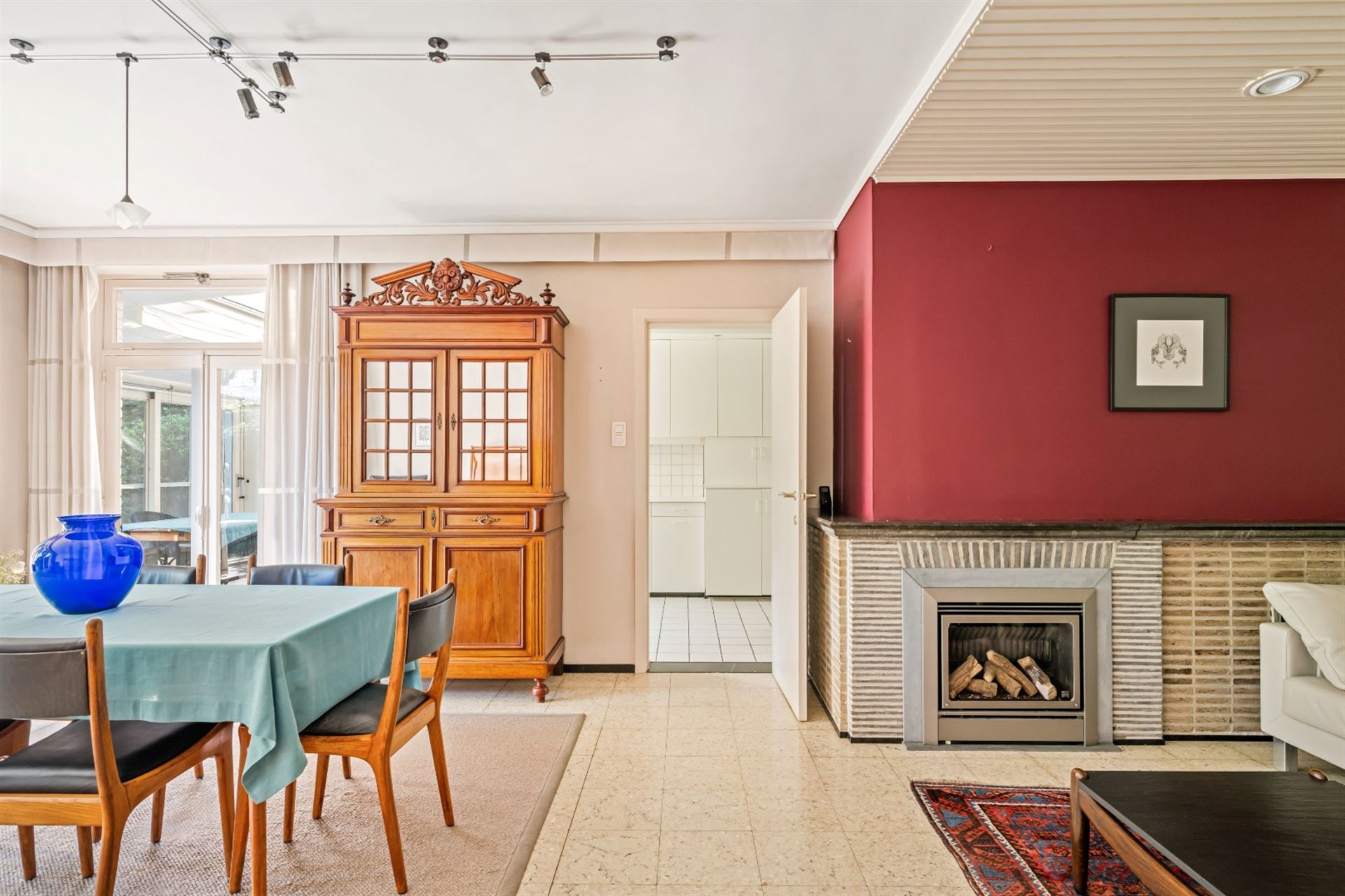 Ruime gezinswoning met 4 slaapkamers en ruime tuin. - foto 5