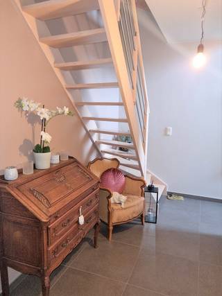 Ruime, hedendaagse woning nabij het centrum van Zulte, op wandelafstand van verschillende winkels. Deinze en Waregem zijn beiden op ongeveer...