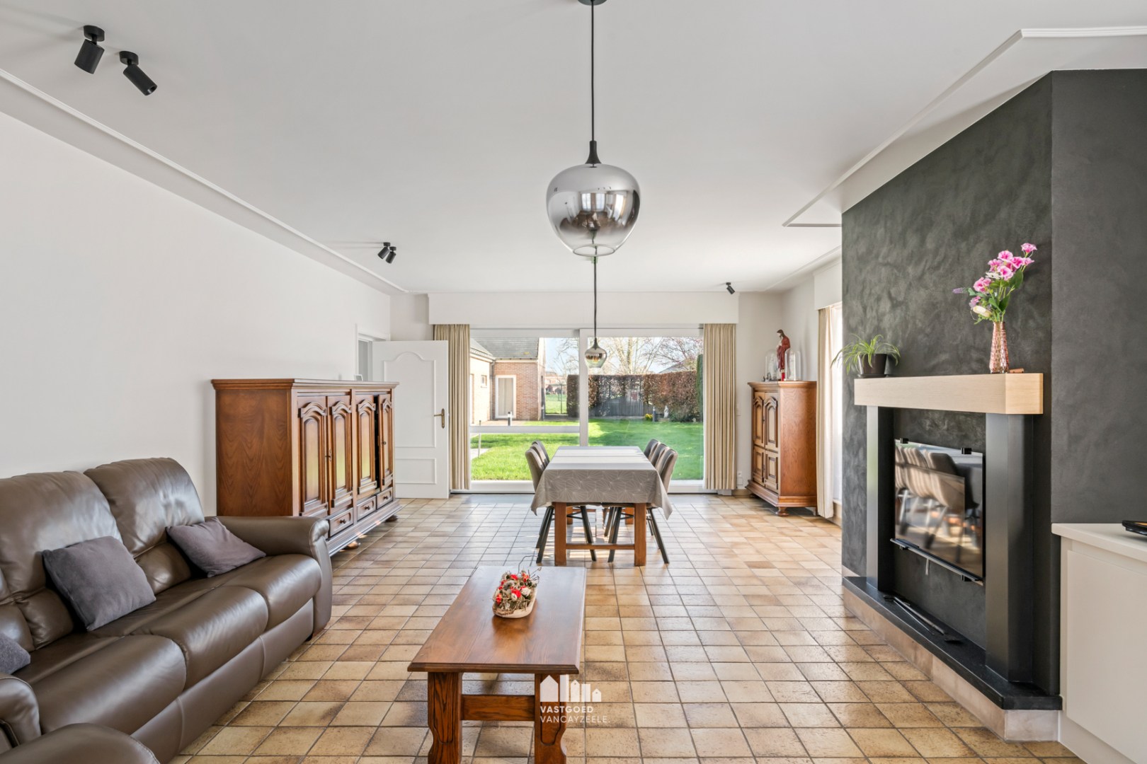 Prachtige villa met achterliggend gastenverblijf en weide op perceel 3.235m². - foto 4