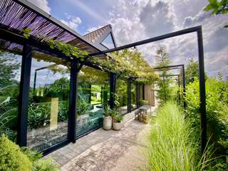 AlgemeenIn een rustige, doodlopende straat bevindt zich een woning die discretie en verfijning moeiteloos met elkaar verzoent. Achter de ingetogen...