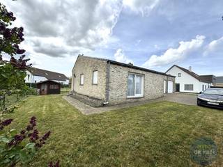 Aan het Jagerspad in Westende bevindt zich deze rustig gelegen bungalowwoning in een verkeersluwe wijk. De woning is volledig te renoveren naar...