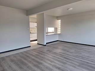 U kan uw bezoek zelf inplannen via onze website.U HOEFT NIET TE BELLEN OF TE MAILENAppartement op de tweede verdieping, geen lift.Indeling: Inkomhal,...