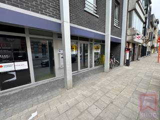 In het hart van Geel, langs een drukke en commerciële winkelstraat, vind je dit instapklare gelijkvloerse kantoor van ca. 100 m².Een uitstekende...