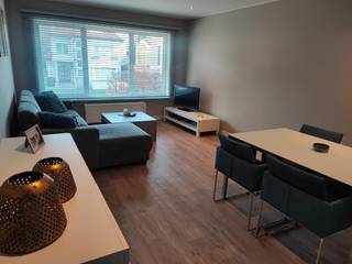 BEZOEK AANVRAGEN ENKEL MOGELIJK VIA VOLGENDE LINK: https://verlinden.mijnhuurprofiel.be/property/e273f4d2-ba65-4b85-ae53-58331865409f<br /><br />Deze rijwoning met 2 slaapkamers, tuin en garage is gelegen op wandelafstand van Meerhout. De woning beschikt over een gezellige stadstuin met een zuidoostelijke oriëntatie, waardoor u kunt genieten van de ochtend- en middagzon. Daarnaast is er ook een garage aanwezig, met ruimte voor één auto.<br /><br />We betreden de woning via de inkomhal, deze geeft toegang tot de garage, een slaapkamer, badkamer en staat in verbinding met de tuin. Op de verdieping is er een grote woonkamer met open keuken en een 2de slaapkamer met extra dressing aanwezig. De badkamer is voorzien van een inloopdouche en wastafel.<br /><br />De woning is voorzien van airco, ideaal voor de warme zomerdagen. <br /><br />Huurprijs: € 895/maand | Beschikbaarheid: 01/07/2026 | EPC: 240 kWh (label C)