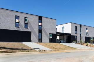 <p>In the heart of Glabbeek, you'll find this modern semi-detached home featuring three bedrooms, a fully equipped bathroom, an integrated garage, and a spacious, low-maintenance garden.</p><p>Step inside and discover a bright and welcoming living environment where natural light, space, and everyday comfort take centre stage. The ground floor offers a well-designed layout that perfectly suits modern living, with an open-plan living area that feels both practical and inviting. Upstairs, you'll find three generously sized bedrooms and a stylish bathroom, ideal for those seeking a comfortable home without compromising on atmosphere or quality.</p><p>The property also excels in terms of energy efficiency. With an E20 energy performance level, a heat pump, underfloor heating, active underfloor cooling, and solar panels, this home is exceptionally energy-efficient and ready for the future. Outside, you can enjoy a sunny, low-maintenance garden—the perfect place to relax, unwind, or spend quality time with family and friends.</p>