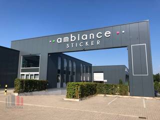 Immeuble commercial idéalement situé à Sint-Pieters-Leeuw, le long de la Bergensesteenweg, à vendre, idéal pour les entreprises qui recherchent à...