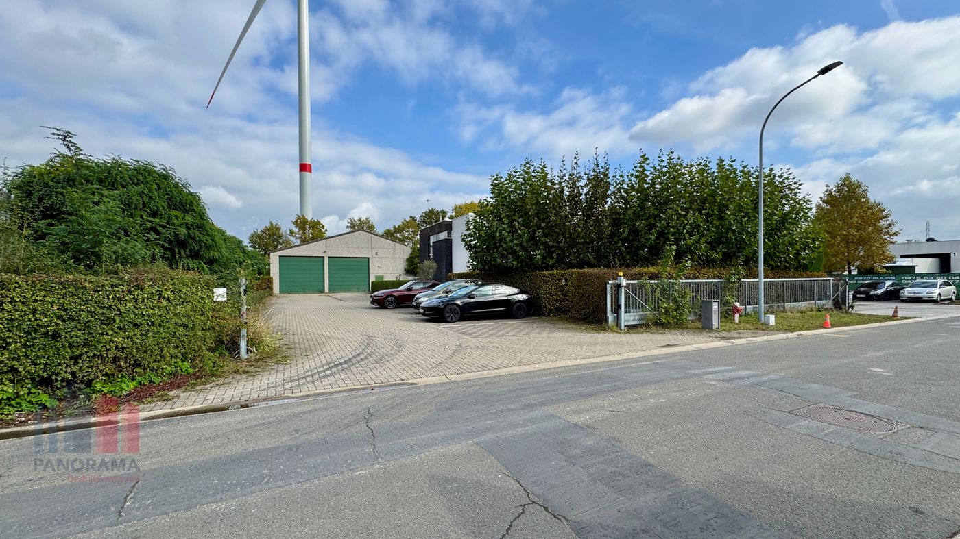 Fantastisch gelegen stand-alone bedrijfssite van 2.255 m² met magazijn en woning te Puurs - foto 2