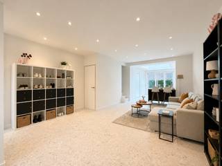 Bent u op zoek naar een instapklare woning op een toplocatie in Gent?<br />Dan is deze volledig gerenoveerde woning beslist een bezoek waard!<br /><br />Gelegen in een rustige straat aan het UZ Gent, combineert deze energiezuinige eigendom een moderne afwerking met een uitstekende bereikbaarheid.<br />Winkels, scholen, openbaar vervoer en belangrijke invalswegen bevinden zich in de onmiddellijke omgeving.<br /><br />Op het <u>gelijkvloers </u>vindt u een ruime en lichtrijke leefruimte met aansluitend een volledig ingerichte keuken.<br />Dankzij het volledig openschuivende raam vormt de keuken één geheel met het gezellige terras, waardoor binnen en buiten naadloos in elkaar overvloeien.<br /><br />Verder beschikt de woning over drie volwaardige slaapkamers, een moderne douchekamer met dubbele lavabo en toilet, twee praktische bergingen en een afzonderlijk gastentoilet.<br /><br /><strong><u>Algemene informatie:</u></strong>
<ul>
<li>EPC: 126 kwh/ m² jaar</li>
<li>Zeer kwalitatieve totale renovatie!</li>
<li>Perceeloppervlakte: 77 m²</li>
<li>Bewoonbare oppervlakte: 136 m²</li>
<li>Kadastraal inkomen: € 208</li>
</ul>
<br />Kortom, een moderne en instapklare gezinswoning op een gegeerde locatie, ideaal voor eigen bewoning of als investering.<br /><br />Bezoeken uitsluitend via Arcade Vastgoed.