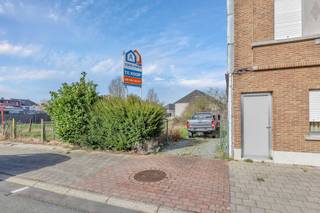 Op zoek naar een bouwgrond voor een gesloten bebouwing in Liedekerke? Dan is dit misschien wat u zoekt!De bouwgrond heeft een oppervlakte van 2a 93...