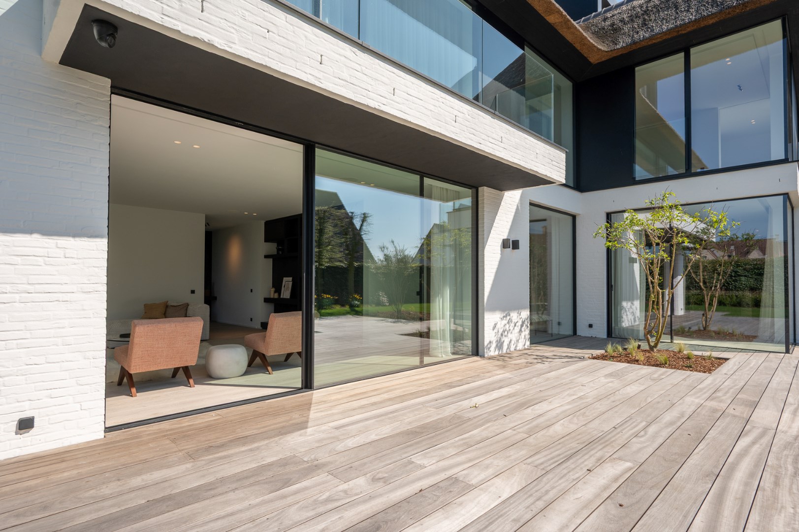 Zeer luxueuze alleenstaande nieuwbouwvilla met zwembad, grote kelder en garage - foto 5