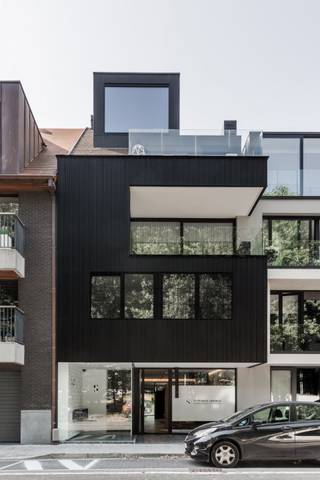 Situé sur la Knokkestraat réaménagée, ce bâtiment unique offre de belles vues dégagées sur la verdure environnante.Construite en 2017, la résidence...