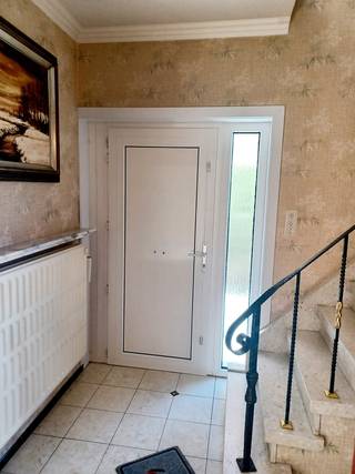 TE KOOP nabij het station en centrum van Tollembeek: Solide 3-gevelwoning met 3 slaapkamers, garage en tuin. Op een boogscheut van het centrum...